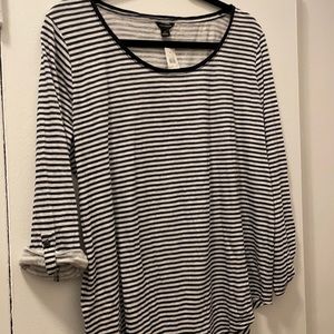 Ann Taylor black and white long sleeve T-shirt